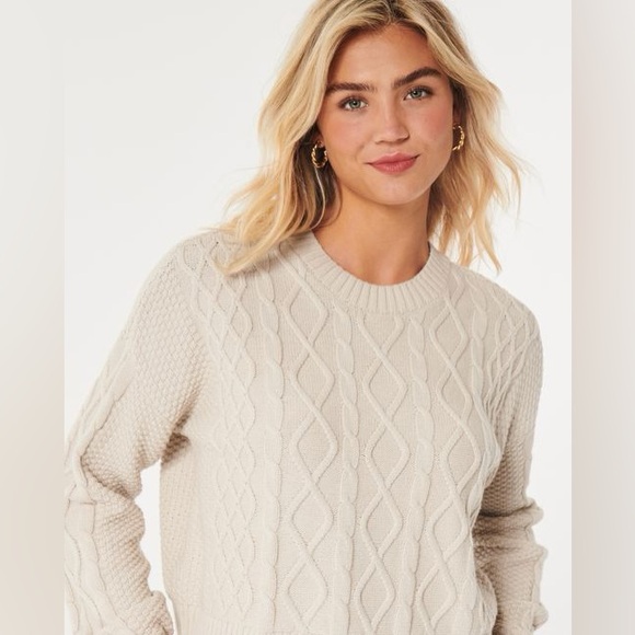 HOLLISTER | Cream Easy Cable-Knit Crew Sweater - Picture 2 of 9